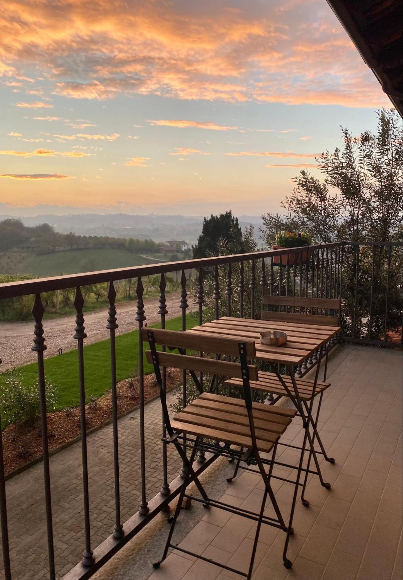 Tenuta Agricola La Cava- Cantina E Agriturismo San Damiano dʼAsti Eksteriør billede