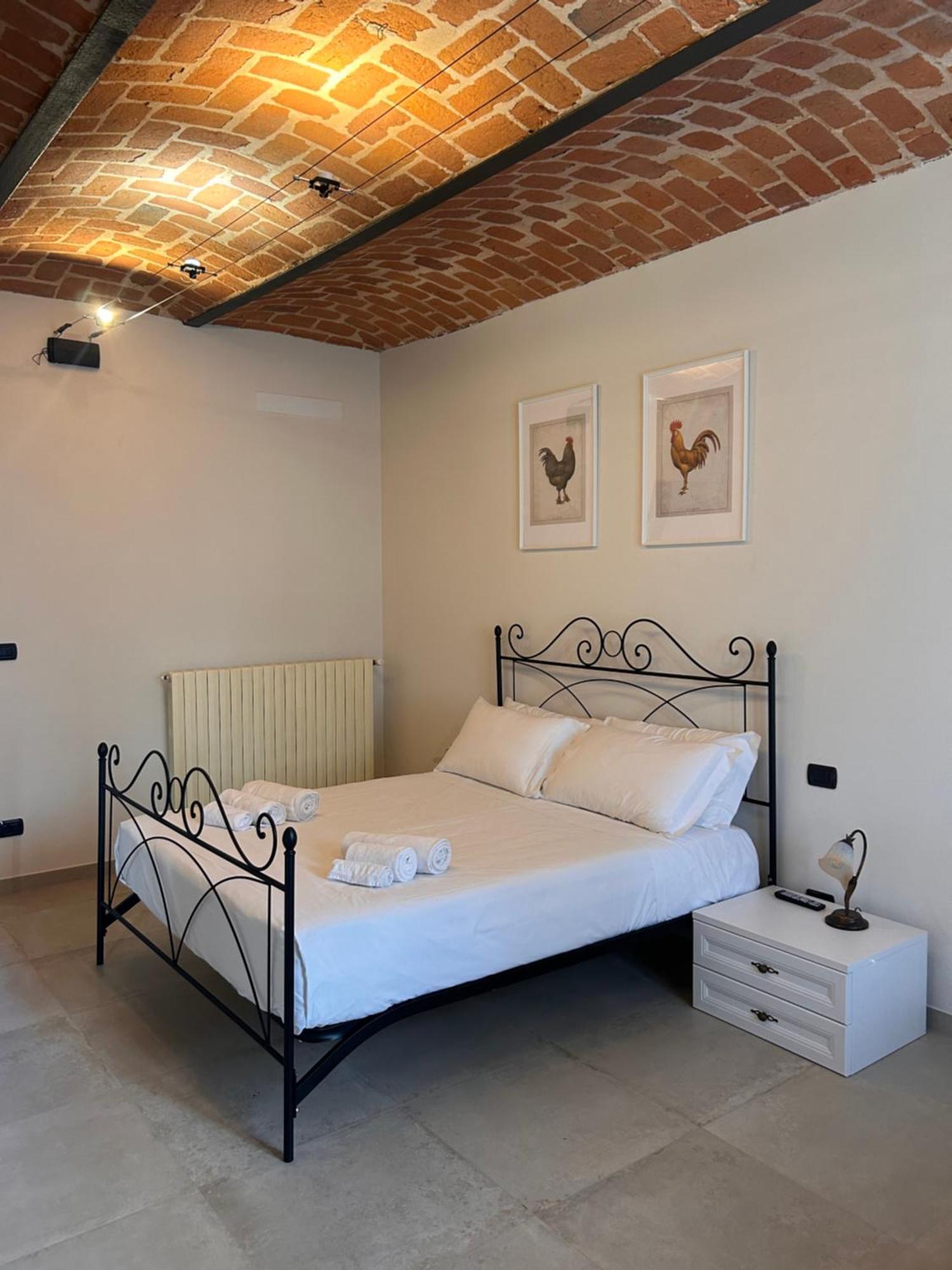 Tenuta Agricola La Cava- Cantina E Agriturismo San Damiano dʼAsti Eksteriør billede