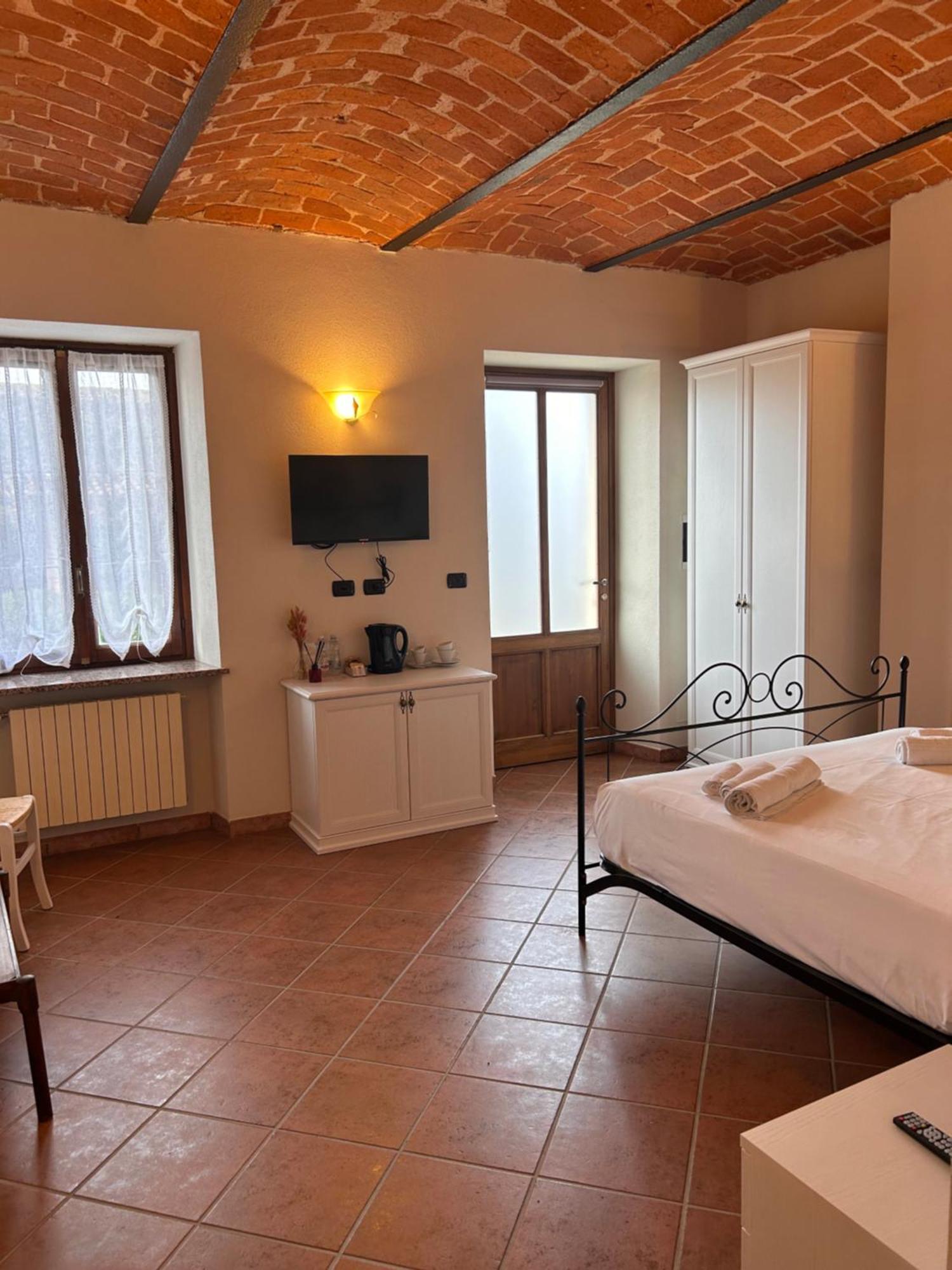 Tenuta Agricola La Cava- Cantina E Agriturismo San Damiano dʼAsti Eksteriør billede