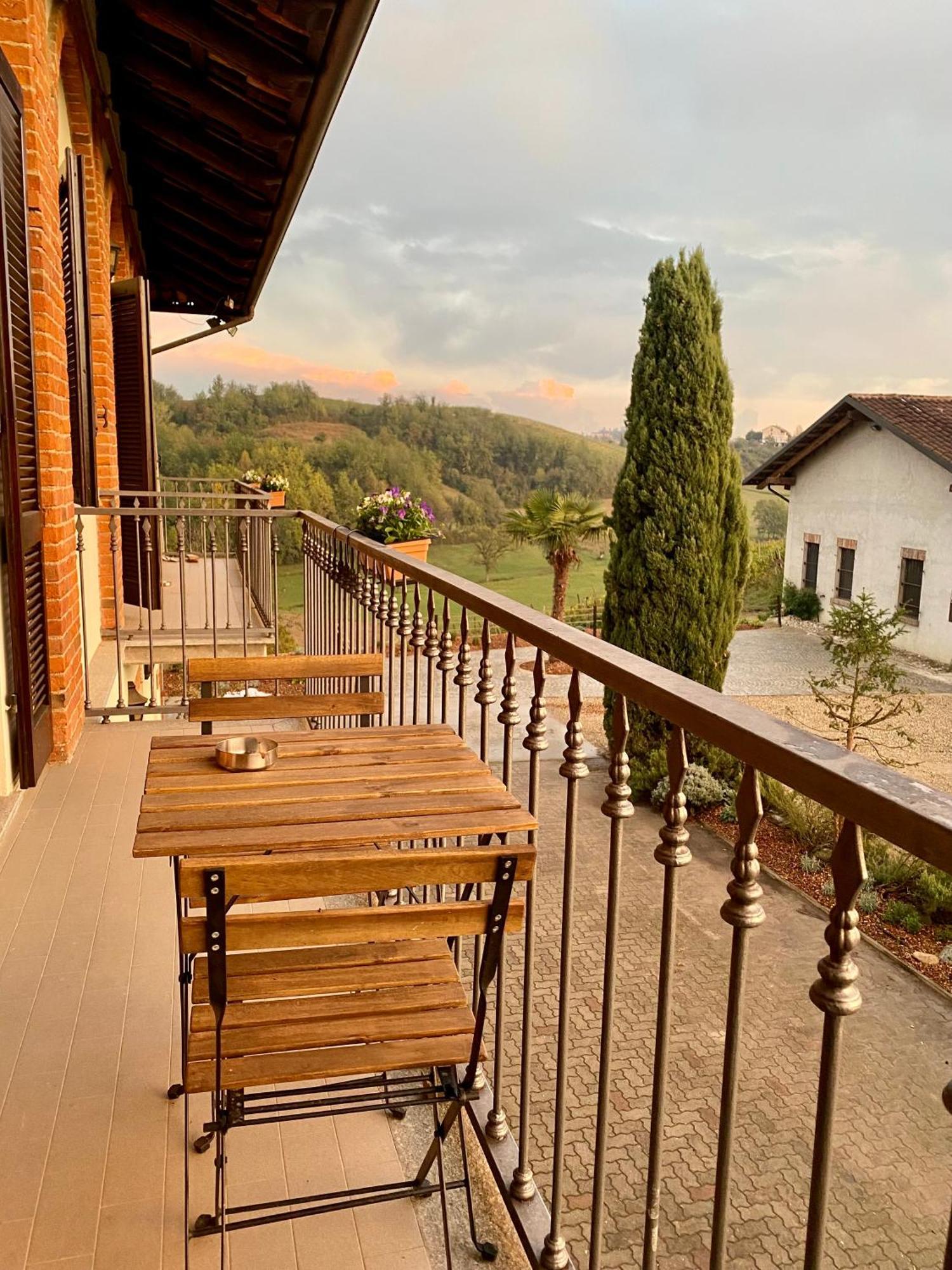 Tenuta Agricola La Cava- Cantina E Agriturismo San Damiano dʼAsti Eksteriør billede