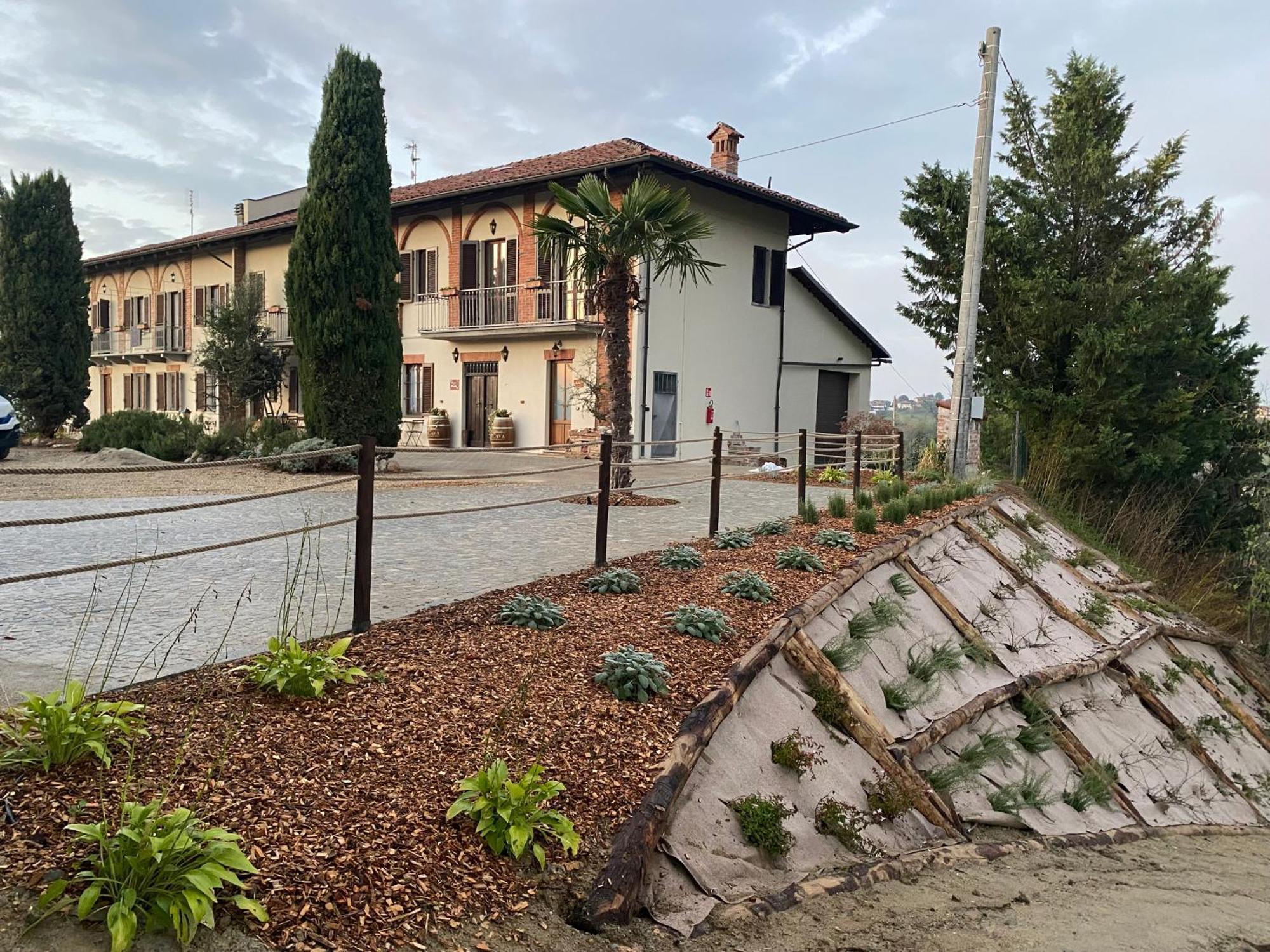 Tenuta Agricola La Cava- Cantina E Agriturismo San Damiano dʼAsti Eksteriør billede