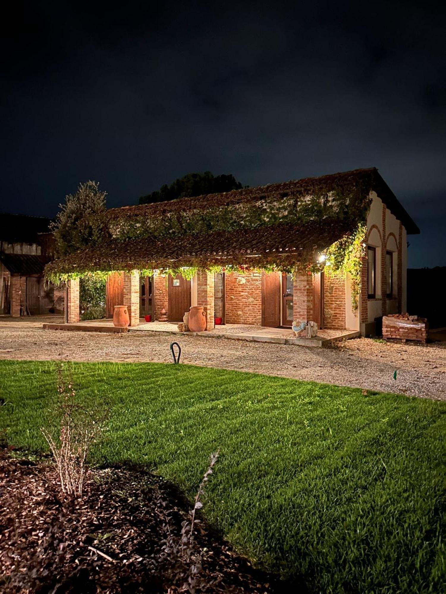 Tenuta Agricola La Cava- Cantina E Agriturismo San Damiano dʼAsti Eksteriør billede